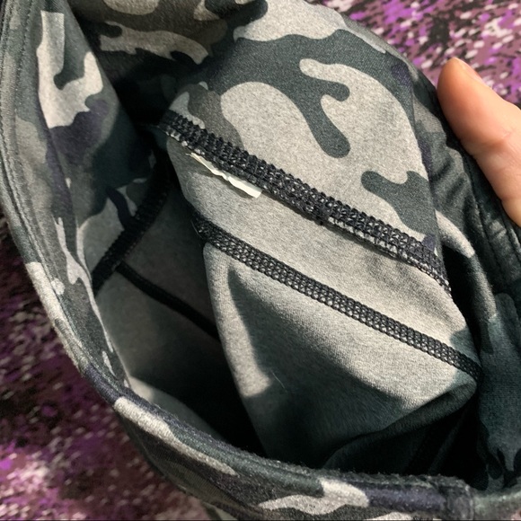 Fabletics leggings - Picture 3 of 3